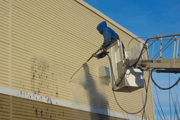 Commercial Exterior Cleaning in Honolulu