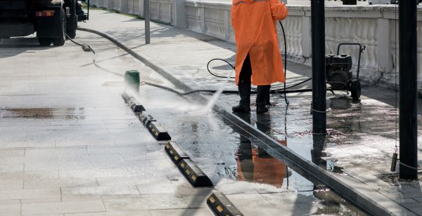 Parking Lot Pressure Washing in Honolulu